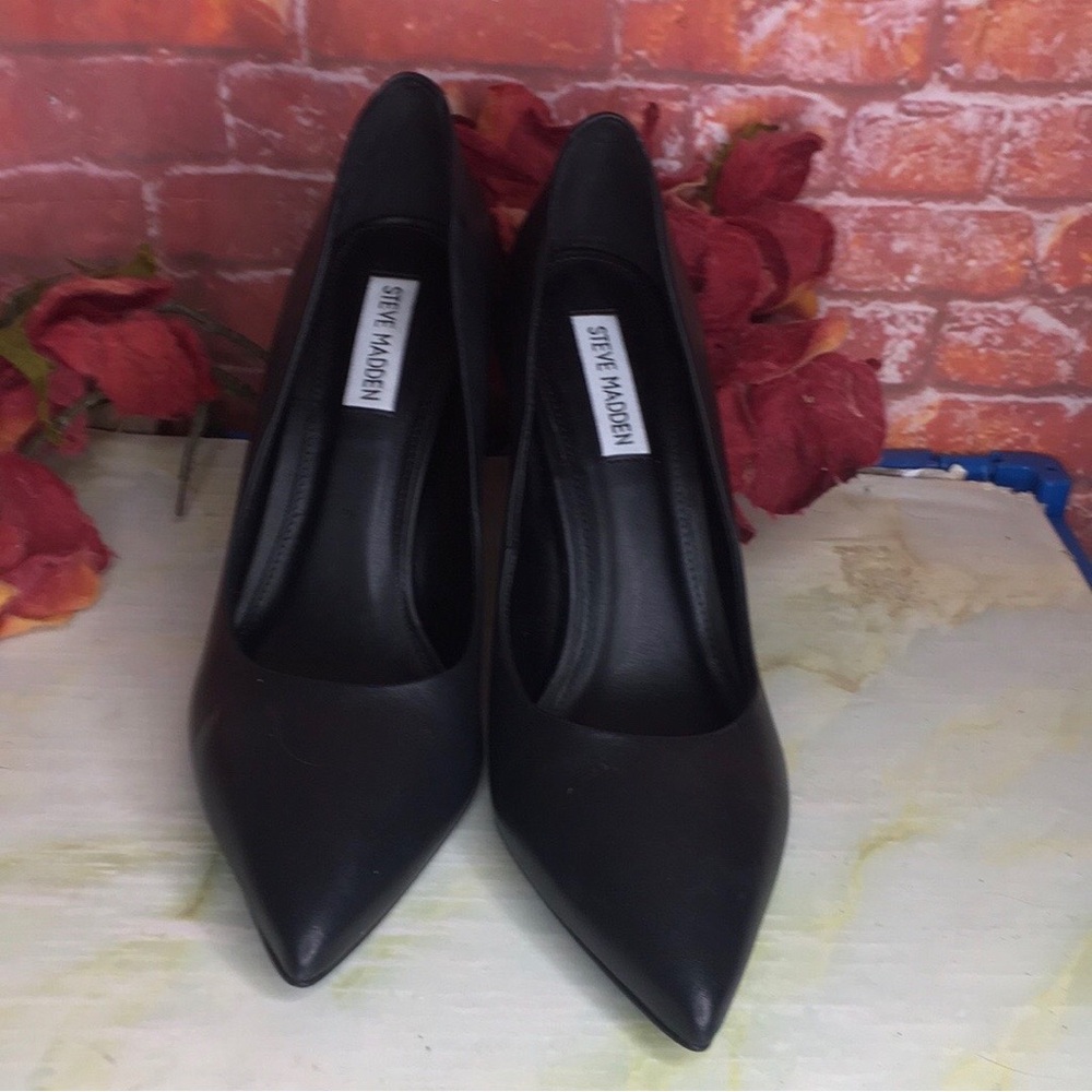 Steve Madden Black Leather Granny Pumps - Picture 3 of 11